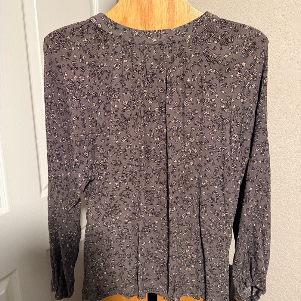 CJLA Floral Gray Women's Top - Picture 2 of 5